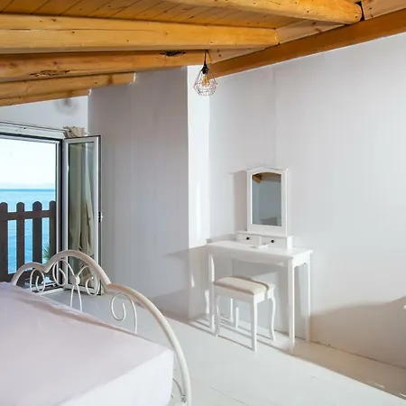 Ionian Grand * Benitses (Corfu)